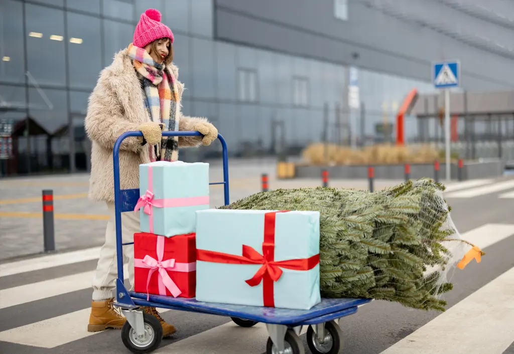 airport tips, holiday season air travel, airport holiday season tips, packing gifts at airport, packing gifts, packing gifts for traveling, packing gifts flight, packing jams for plane, pies on plane, cookies on plane, wrapping gifts